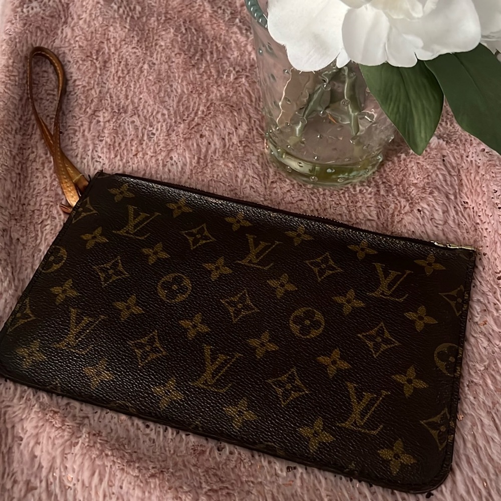 Beautiful LV wristlet